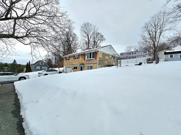 $3,250 | 296 St Nicholas Avenue, Worcester, MA 01606