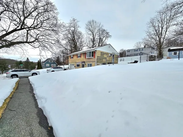 $3,250 | 296 St Nicholas Avenue, Worcester, MA 01606