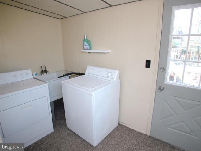 7920 Ridgely Oak Road Parkville, MD 21234 - Photo 2 of 13 a utility room with dryer and washer