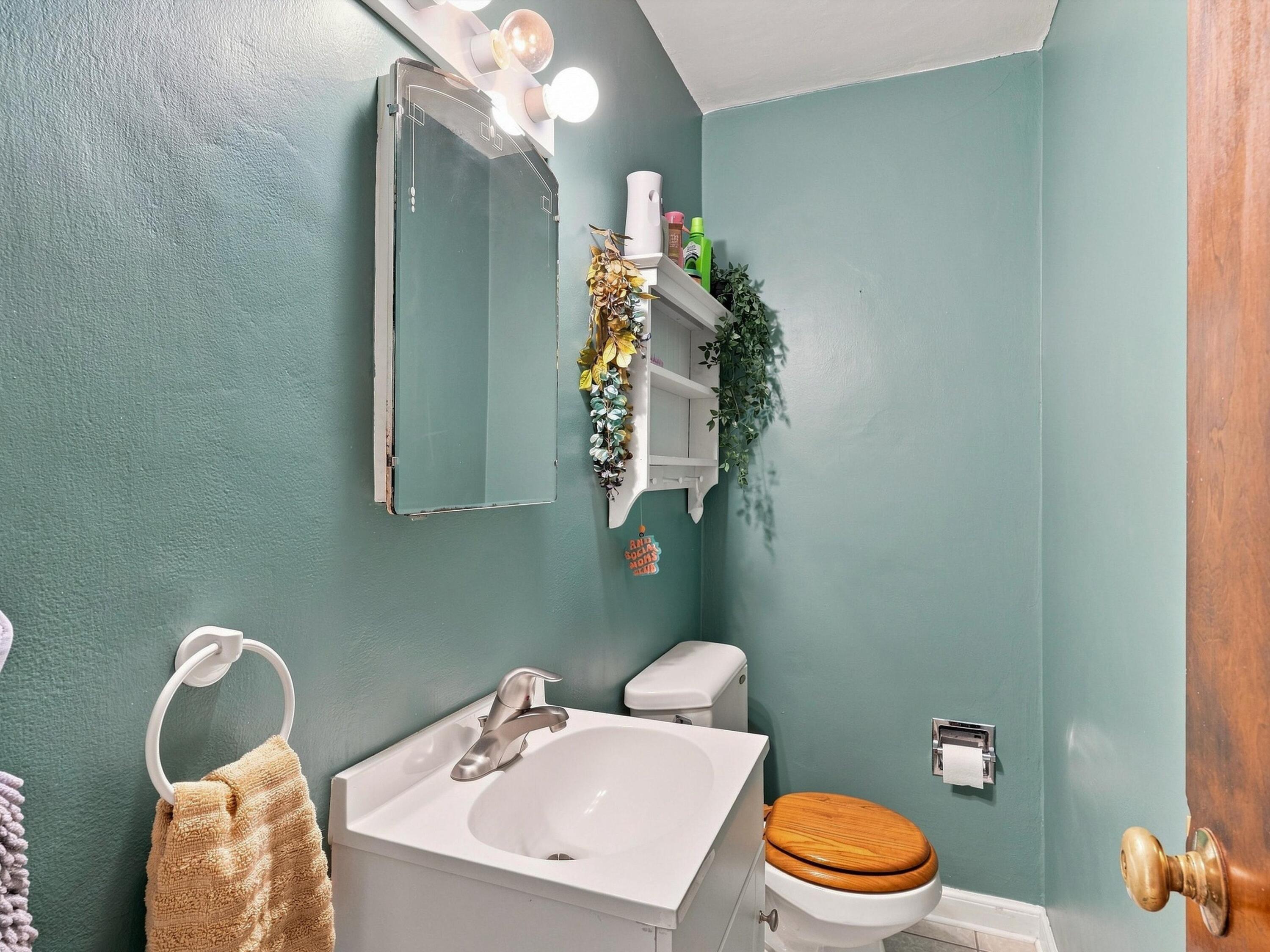 2815 School Street Two Rivers, WI 54241 - Photo 7 of 22 1/2 Bath on Main