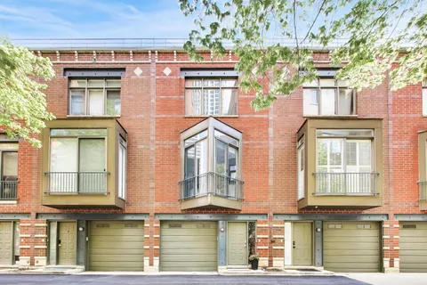 $825,000 | 320 North Clinton Street, Unit D, Chicago, IL 60661