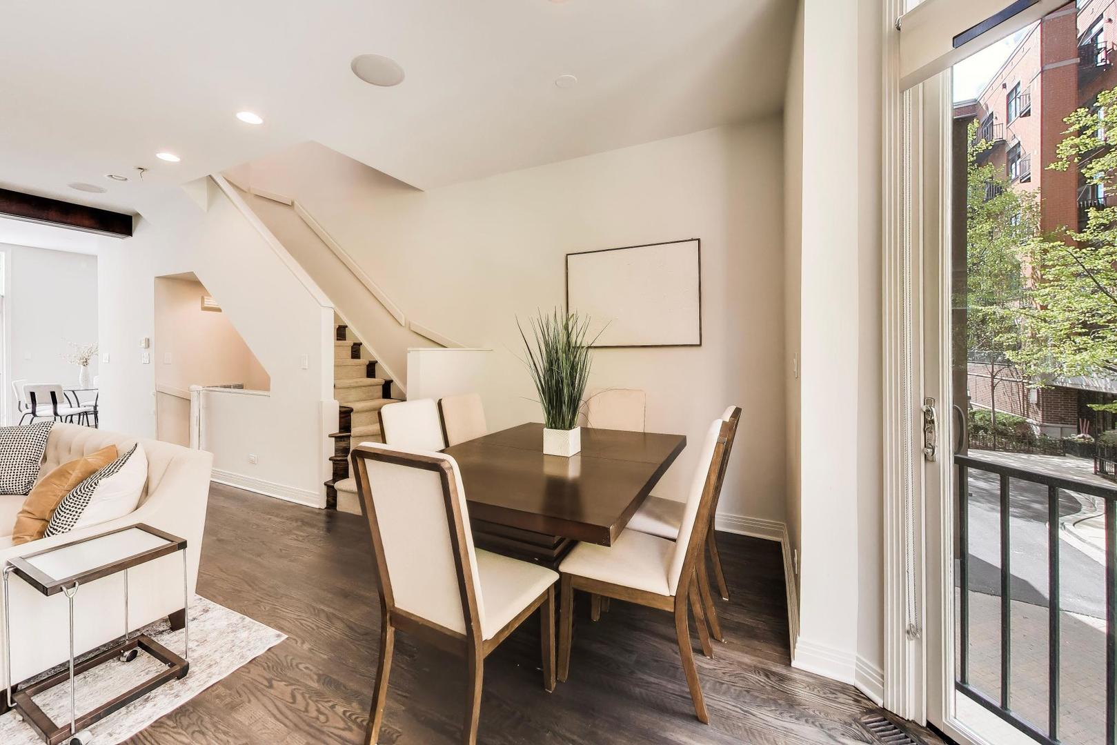 320 North Clinton Street, Unit D Chicago, IL 60661 - Photo 13 of 50