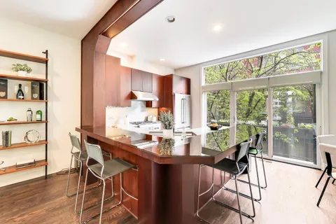 $825,000 | 320 North Clinton Street, Unit D, Chicago, IL 60661