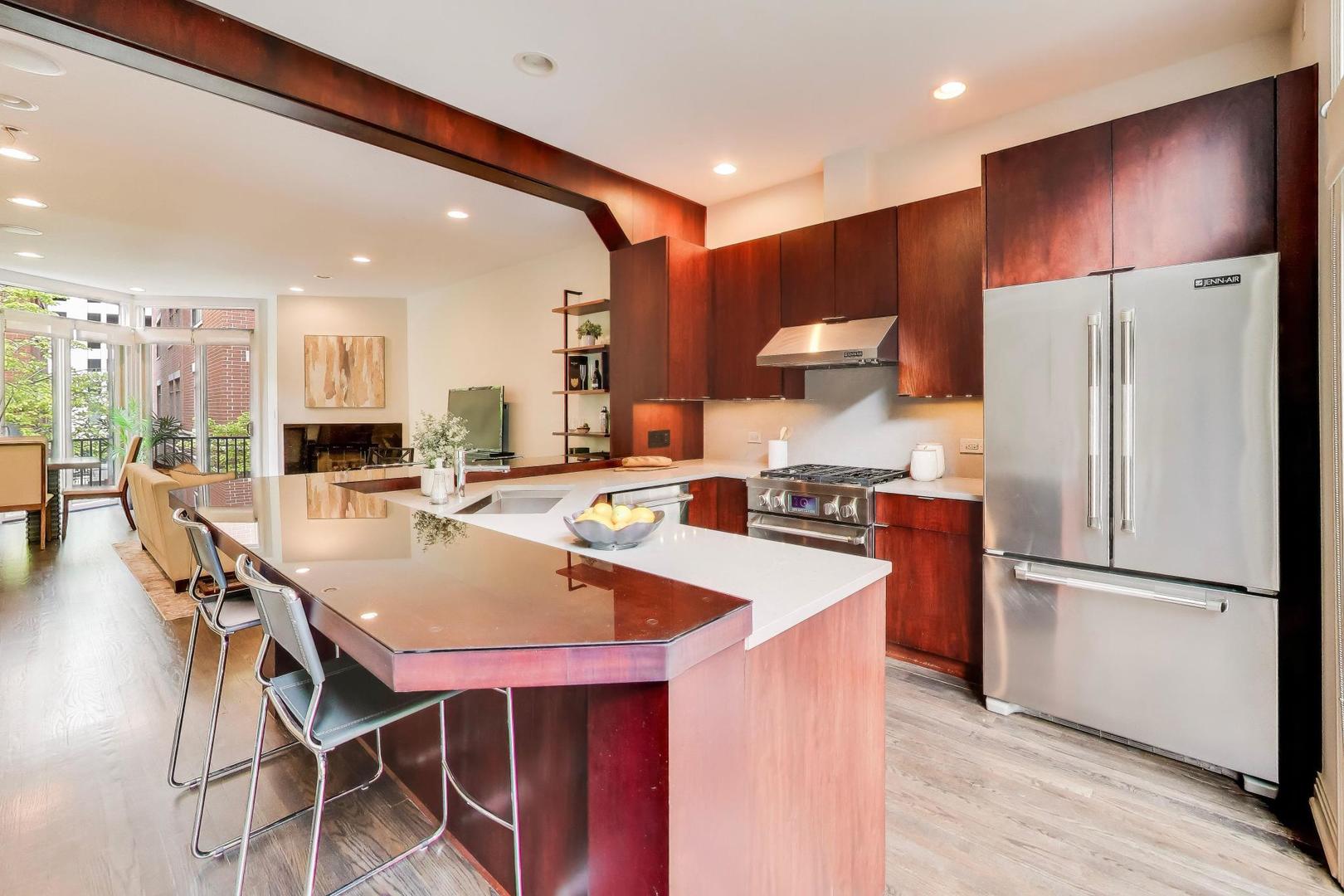 320 North Clinton Street, Unit D Chicago, IL 60661 - Photo 16 of 50