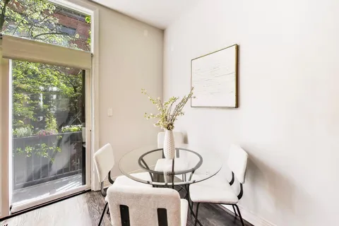 $825,000 | 320 North Clinton Street, Unit D, Chicago, IL 60661