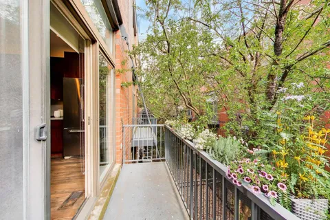 $825,000 | 320 North Clinton Street, Unit D, Chicago, IL 60661