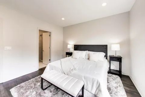 $825,000 | 320 North Clinton Street, Unit D, Chicago, IL 60661