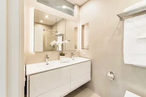 $825,000 | 320 North Clinton Street, Unit D, Chicago, IL 60661