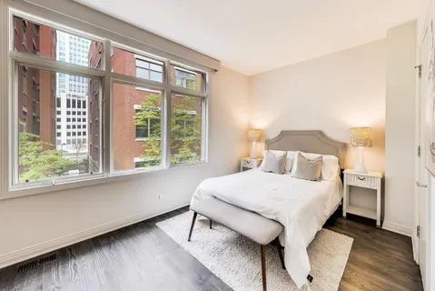 $825,000 | 320 North Clinton Street, Unit D, Chicago, IL 60661