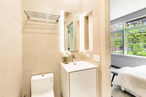 $825,000 | 320 North Clinton Street, Unit D, Chicago, IL 60661