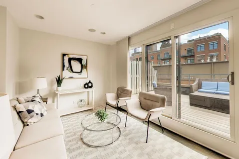 $825,000 | 320 North Clinton Street, Unit D, Chicago, IL 60661