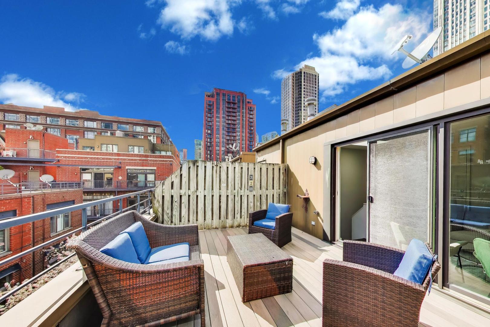 320 North Clinton Street, Unit D Chicago, IL 60661 - Photo 34 of 50