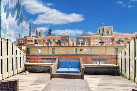 $825,000 | 320 North Clinton Street, Unit D, Chicago, IL 60661