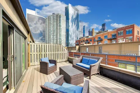 $825,000 | 320 North Clinton Street, Unit D, Chicago, IL 60661