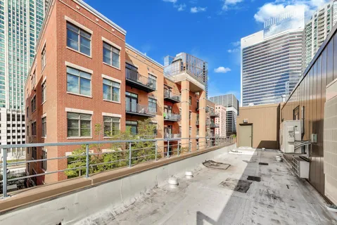 $825,000 | 320 North Clinton Street, Unit D, Chicago, IL 60661