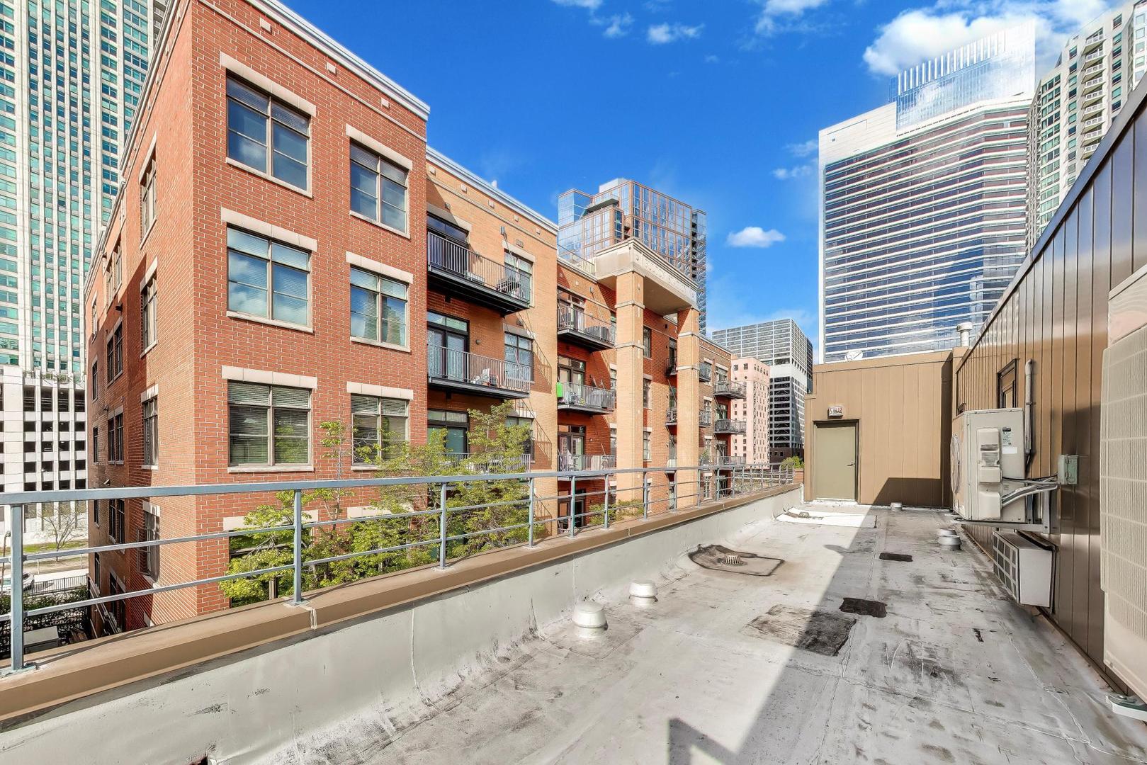 320 North Clinton Street, Unit D Chicago, IL 60661 - Photo 40 of 50