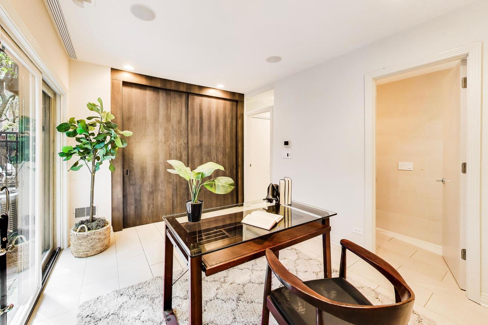 320 North Clinton Street, Unit D Chicago, IL 60661 - Photo 4 of 50