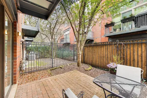 $825,000 | 320 North Clinton Street, Unit D, Chicago, IL 60661