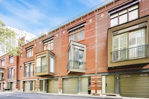 $825,000 | 320 North Clinton Street, Unit D, Chicago, IL 60661