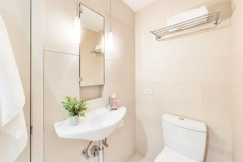$825,000 | 320 North Clinton Street, Unit D, Chicago, IL 60661