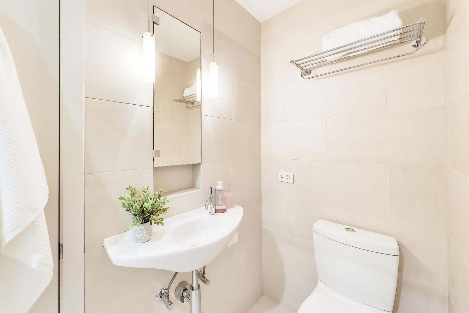 320 North Clinton Street, Unit D Chicago, IL 60661 - Photo 5 of 50