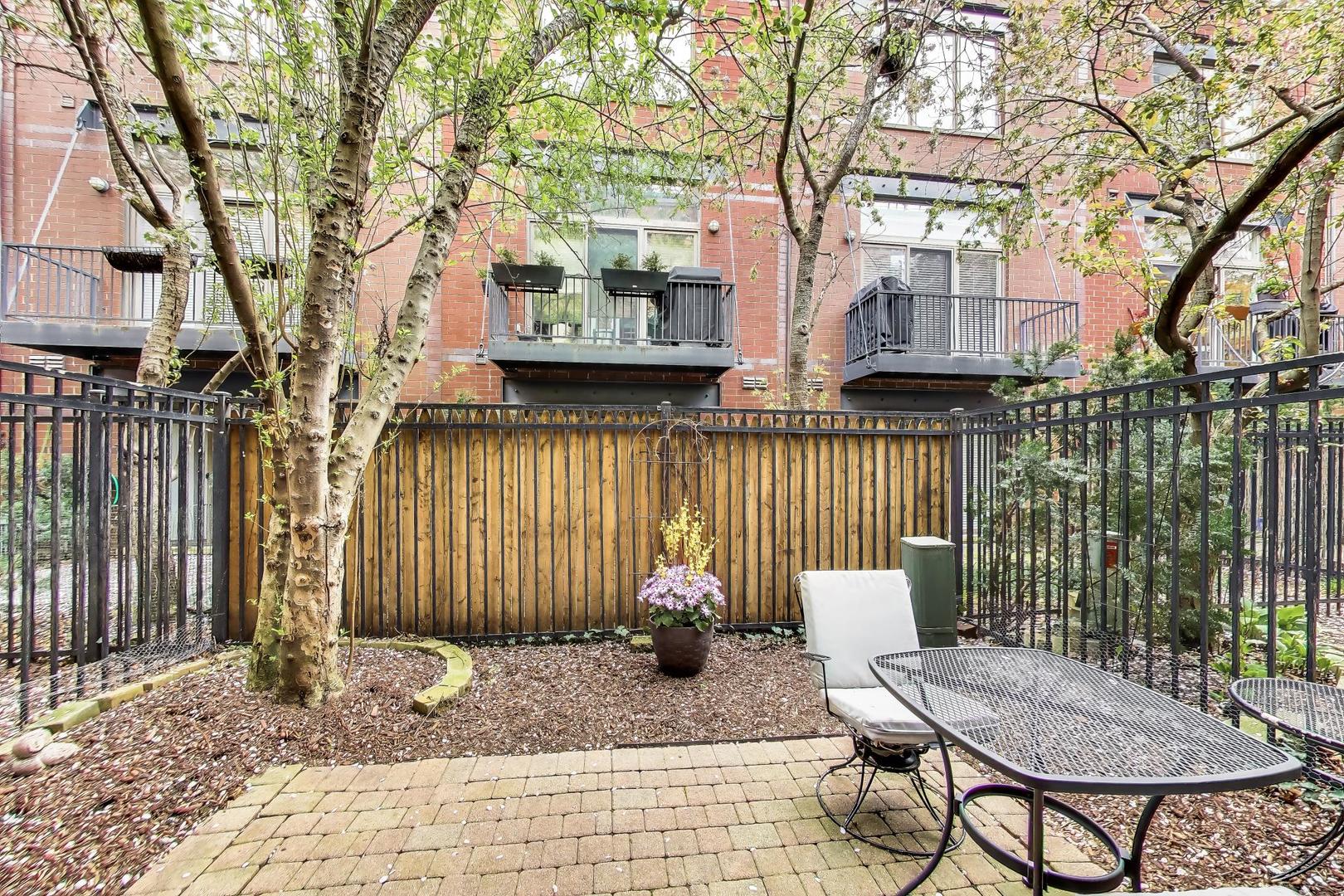 320 North Clinton Street, Unit D Chicago, IL 60661 - Photo 8 of 50