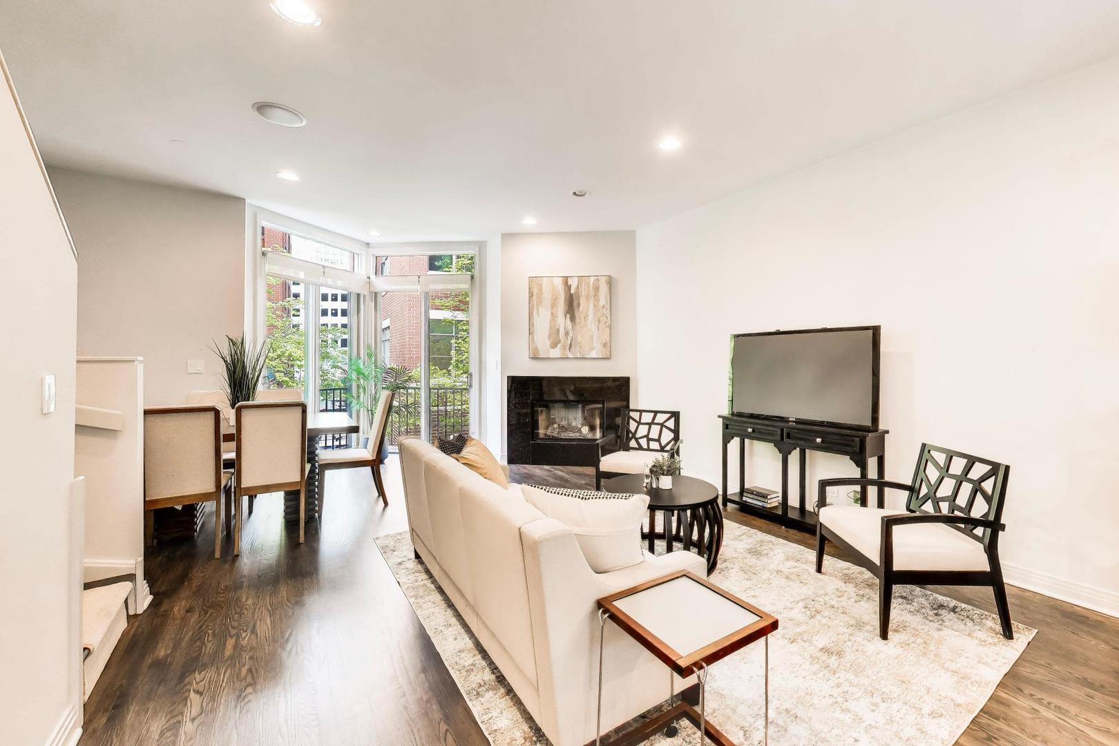 320 North Clinton Street, Unit D Chicago, IL 60661 - Photo 9 of 50
