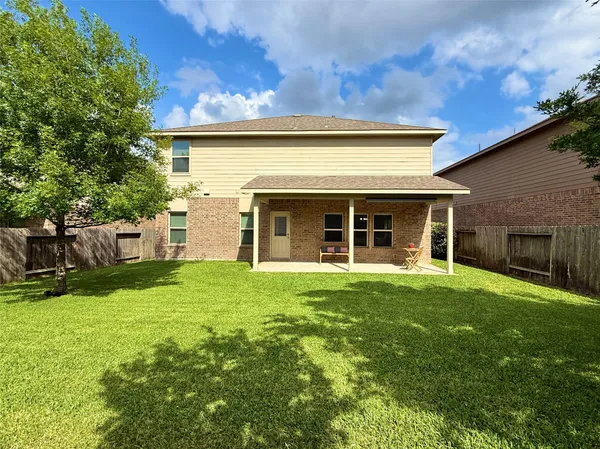 $440,000 | 150 Meadow Grove Drive, Conroe, TX 77384