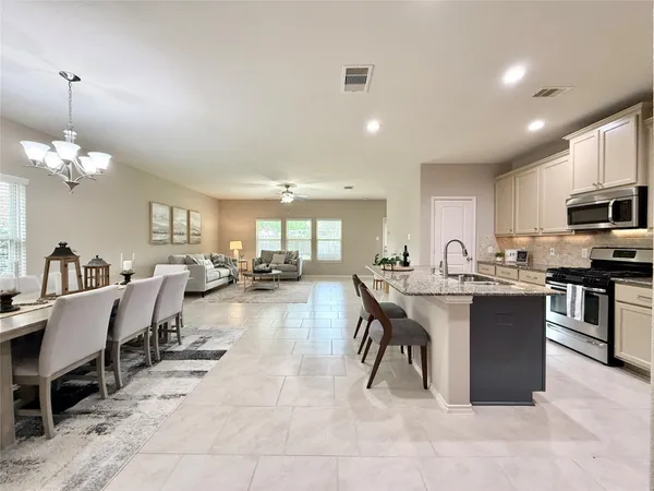 $440,000 | 150 Meadow Grove Drive, Conroe, TX 77384