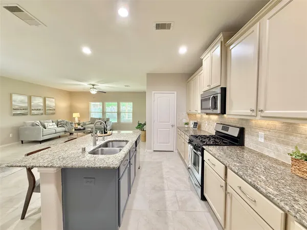 $440,000 | 150 Meadow Grove Drive, Conroe, TX 77384