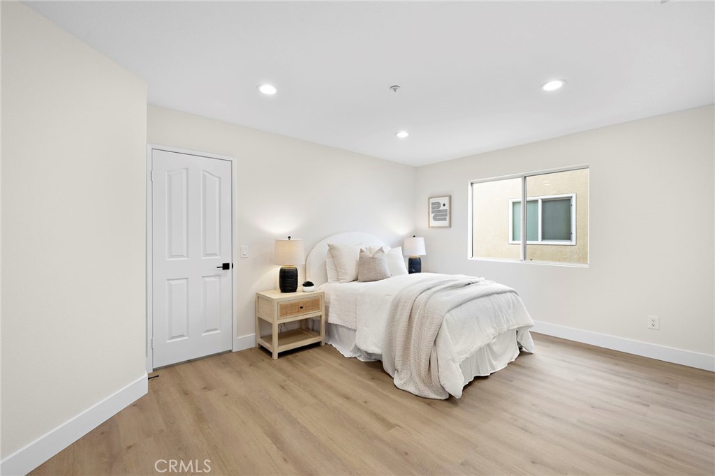 17 Rhode Island Irvine, CA 92606 - Photo 38 of 62 a spacious bedroom with two beds and a window