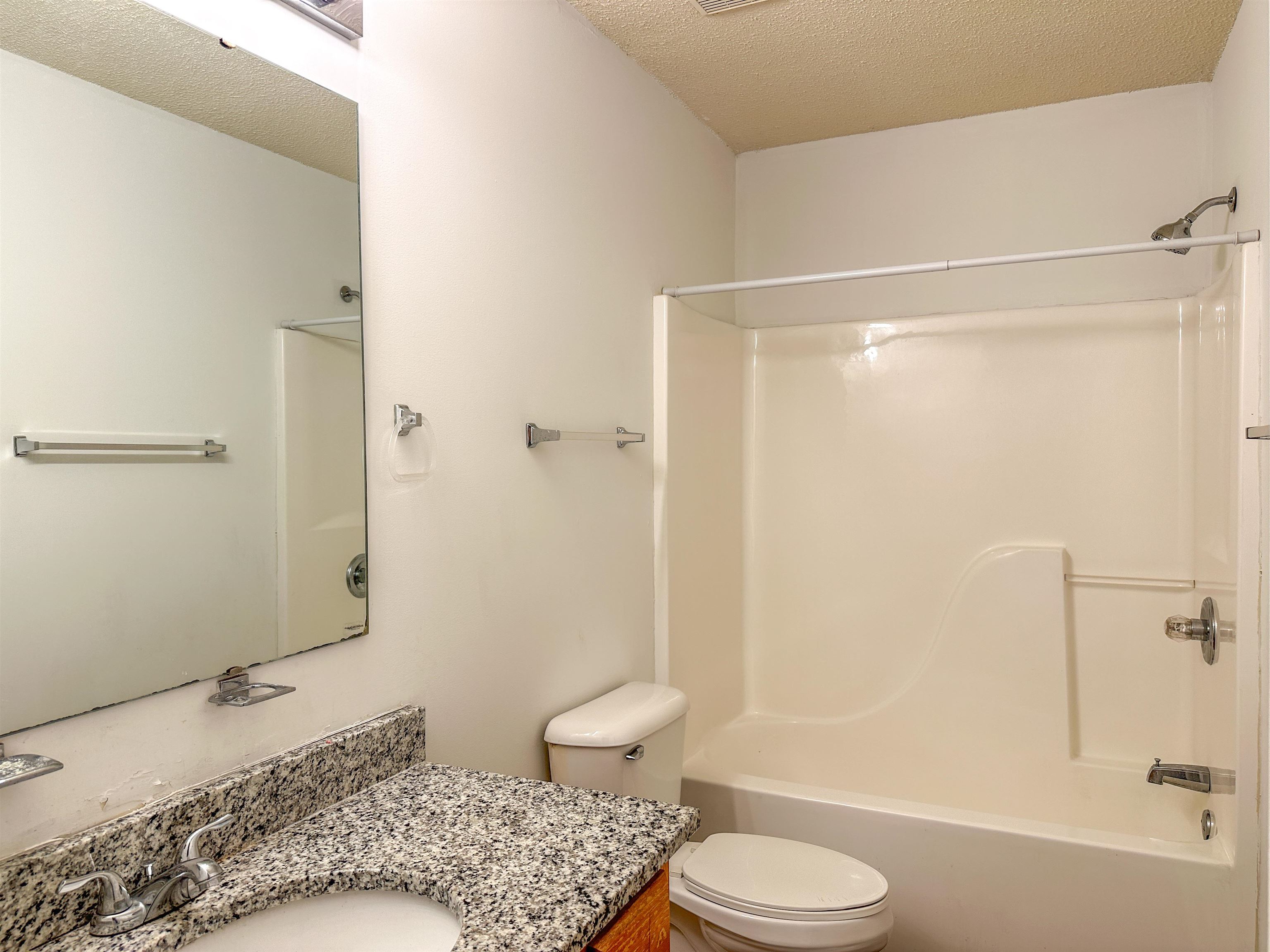 348-350 Miller Pointe Drive Inman, SC 29349 - Photo 12 of 15 Gallery Image 12