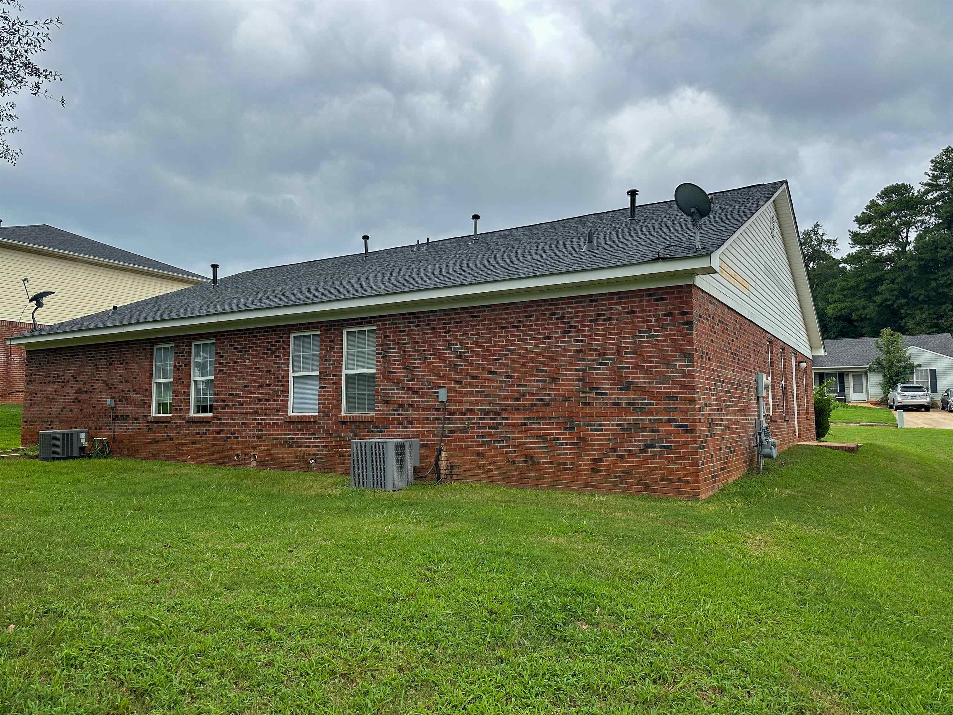 348-350 Miller Pointe Drive Inman, SC 29349 - Photo 14 of 15 Gallery Image 14