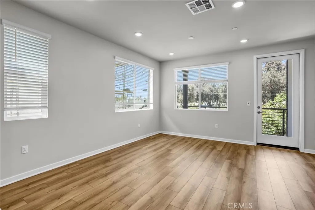 9567 Hannah Way Riverside, CA 92504 - Photo 8 of 32 Gallery Image 8