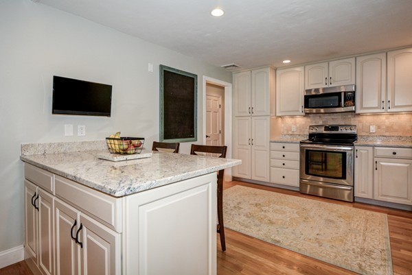 102 Robert Road Holliston, MA 01746 - Photo 5 of 30 Gallery Image 5