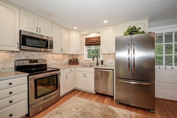 102 Robert Road Holliston, MA 01746 - Photo 6 of 30 Gallery Image 6