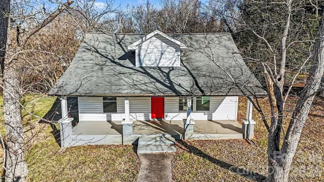 a house view with a outdoor space