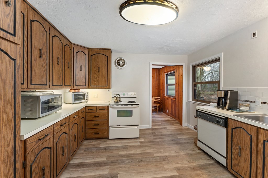 583 Fletcher Street Northbridge, MA 01588 - Photo 14 of 42