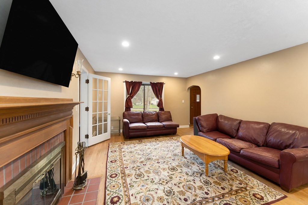 583 Fletcher Street Northbridge, MA 01588 - Photo 5 of 42