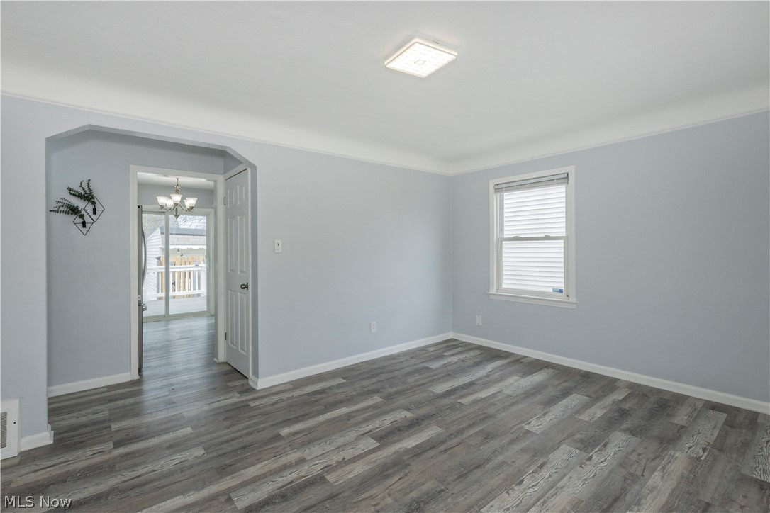 30025 Elgin Road Wickliffe, OH 44092 - Photo 6 of 41 Living room