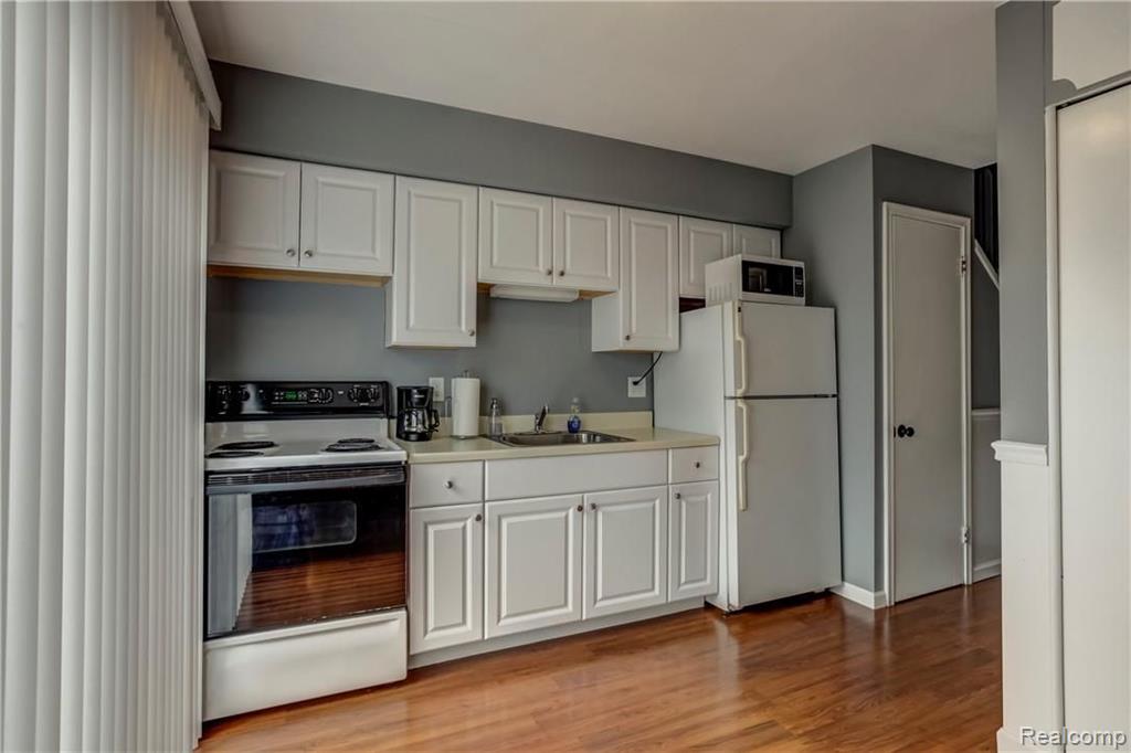 3915 Devon Road, Unit 4 Royal Oak, MI 48073 - Photo 6 of 10