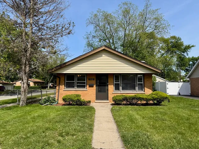 $219,000 | 14401 Kolin Avenue, Midlothian, IL 60445