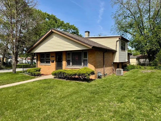 $219,000 | 14401 Kolin Avenue, Midlothian, IL 60445