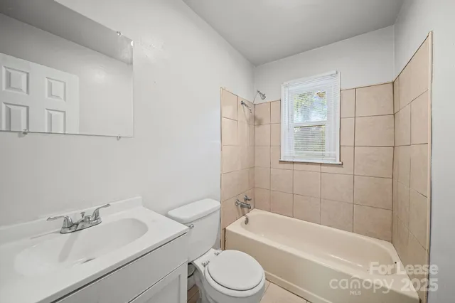 $1,100 | 2621 Druid Hls Way, Unit 4, Charlotte, NC 28206