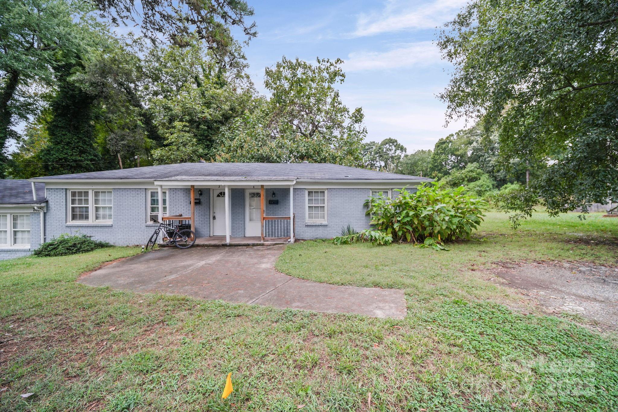 2621 Druid Hls Way, Unit 4 Charlotte, NC 28206 - Photo 10 of 35 front view of a house with a yard