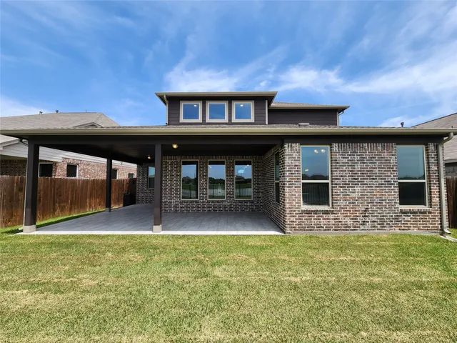 a view of house with backyard porch and furniture