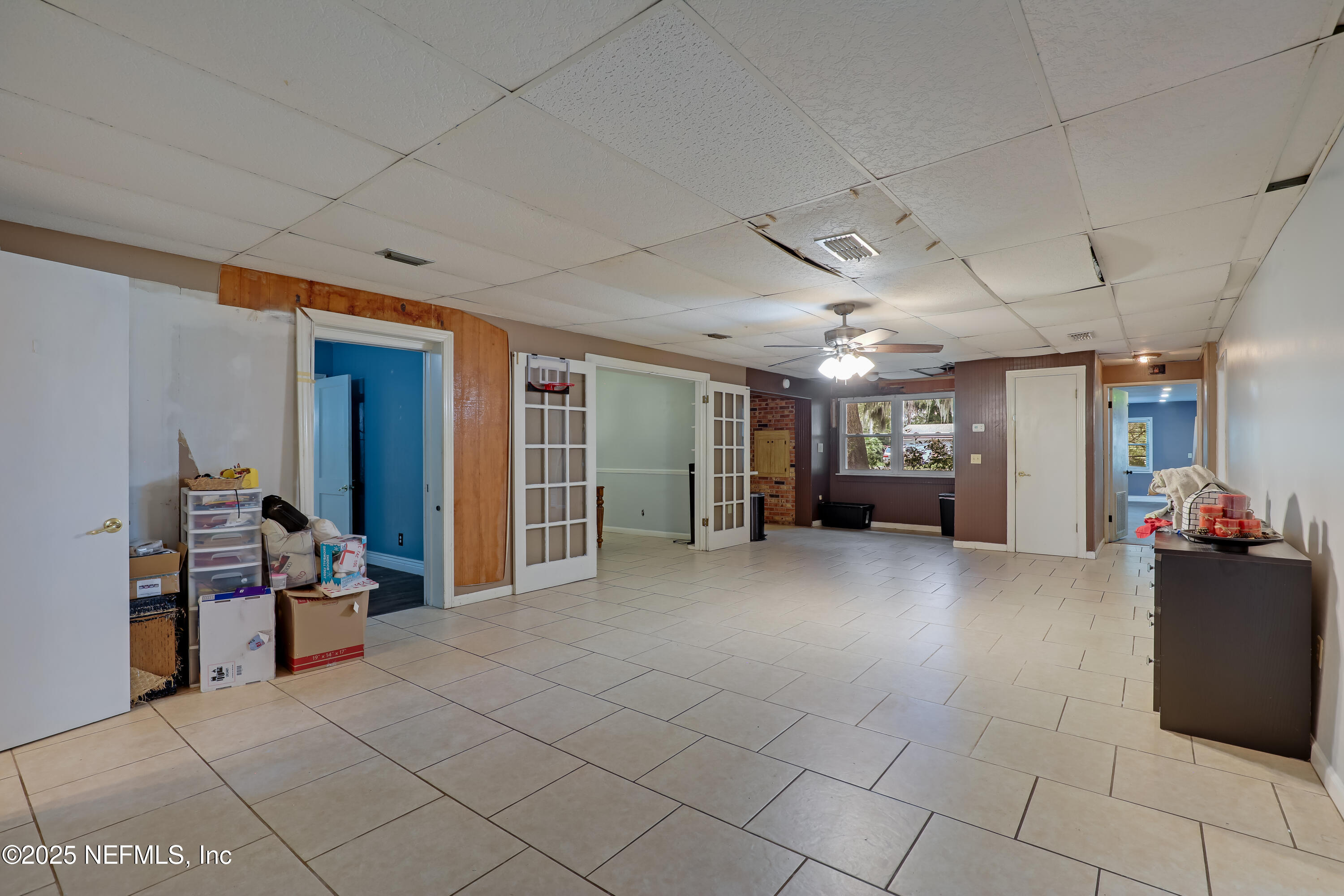 5633 Patsy Anne Drive Jacksonville, FL 32207 - Photo 19 of 42 18 Living Room