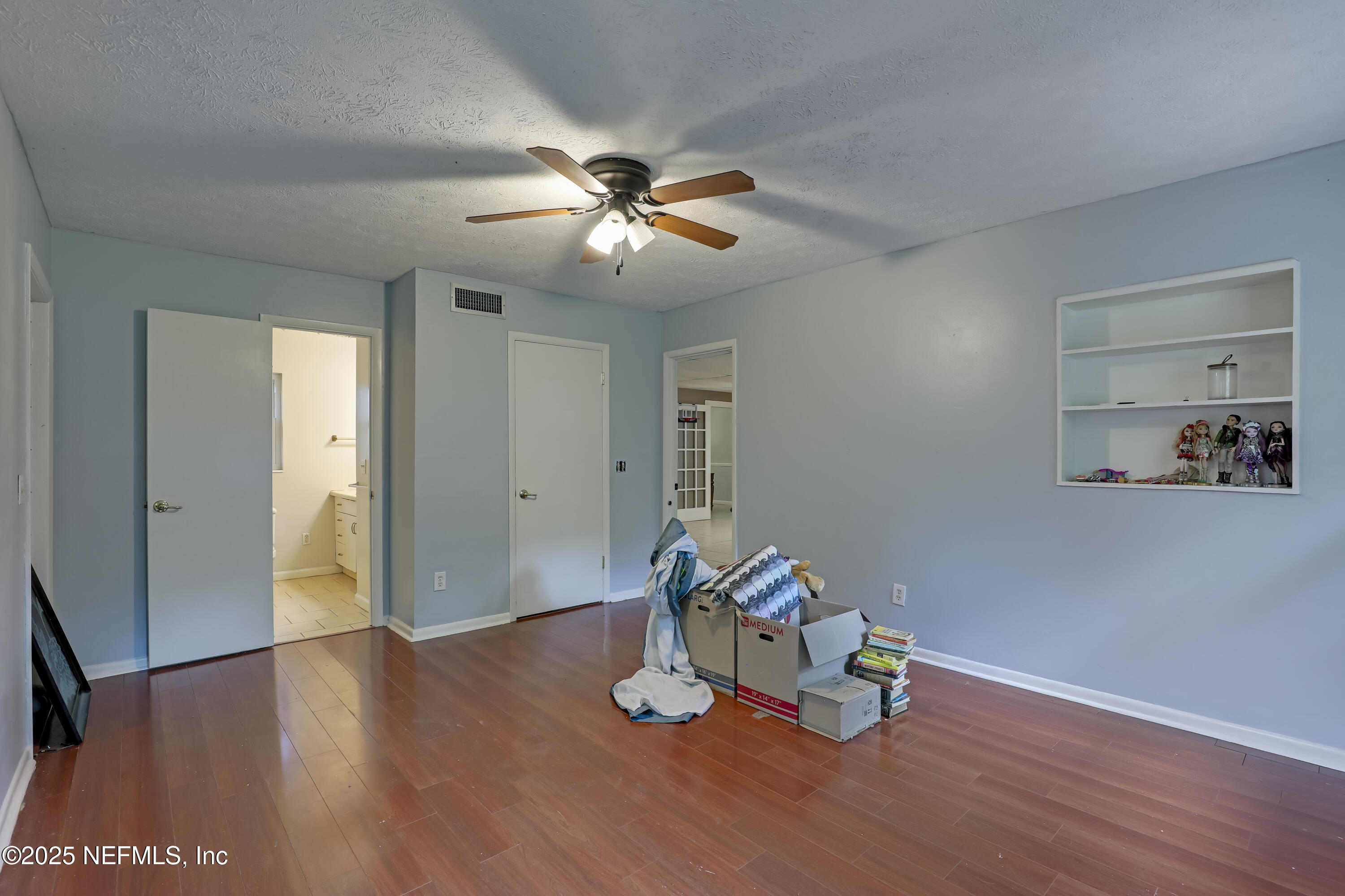 5633 Patsy Anne Drive Jacksonville, FL 32207 - Photo 23 of 42 22 Master Bedroom