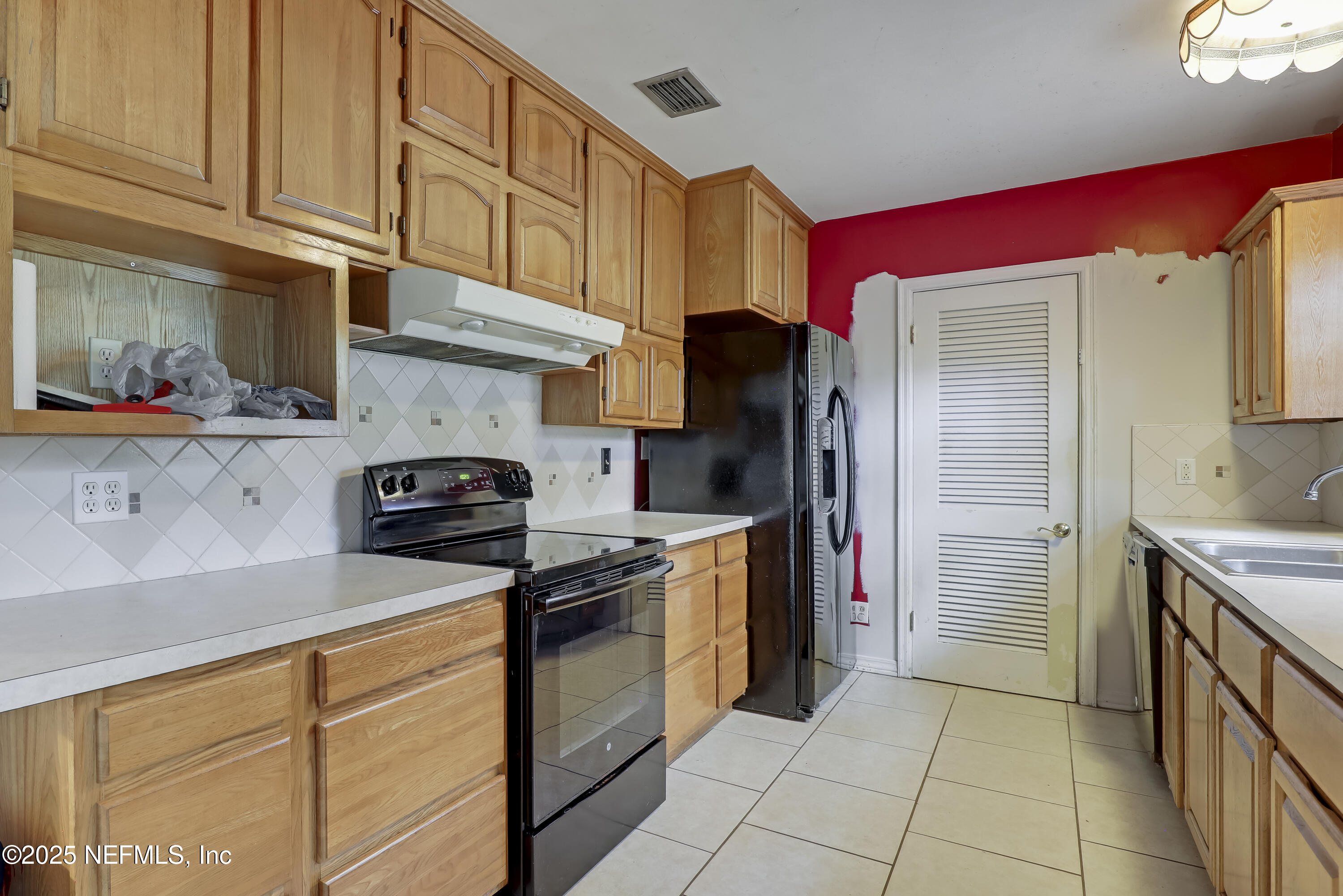 5633 Patsy Anne Drive Jacksonville, FL 32207 - Photo 34 of 42 33 Kitchen