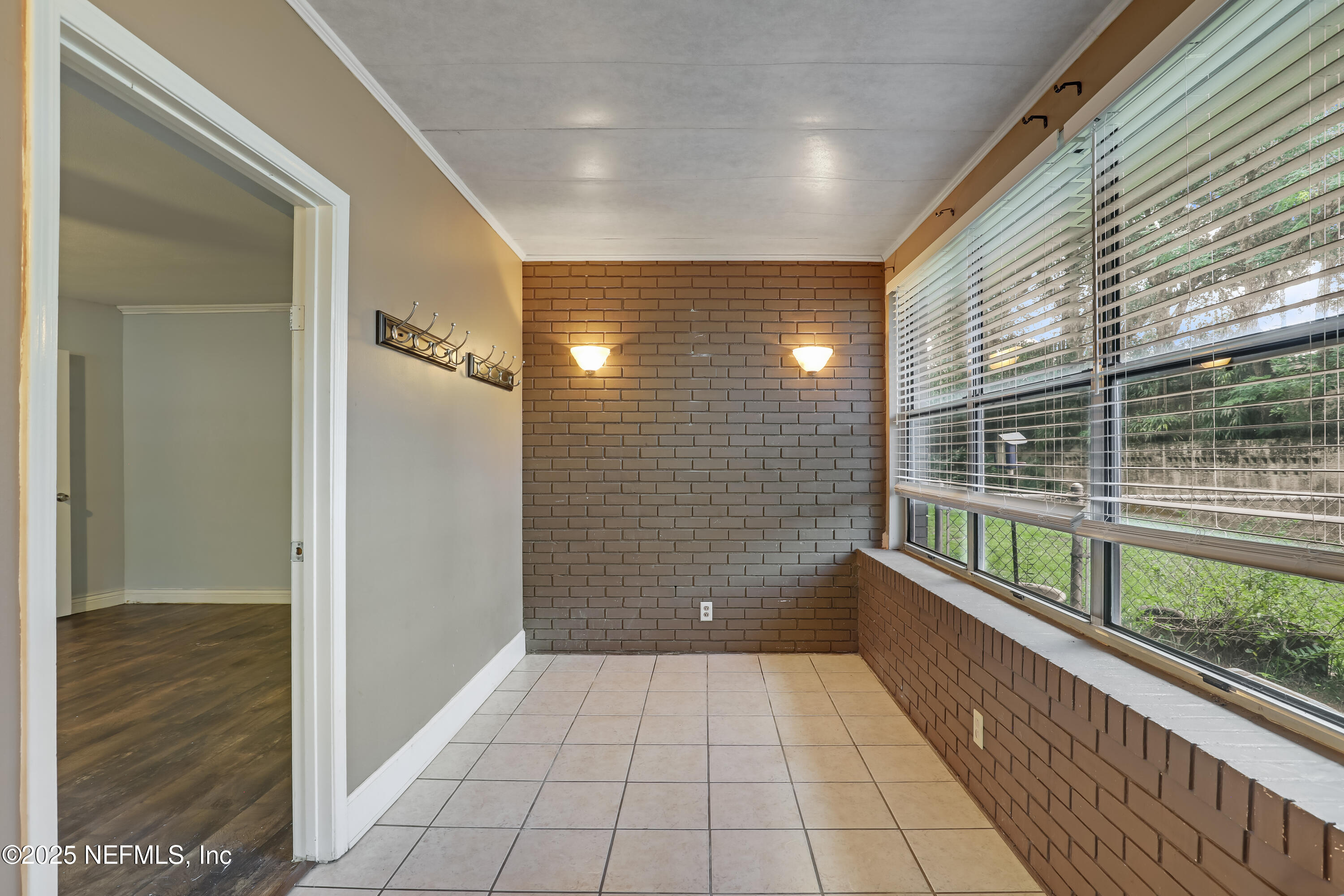 5633 Patsy Anne Drive Jacksonville, FL 32207 - Photo 8 of 42 07 Foyer